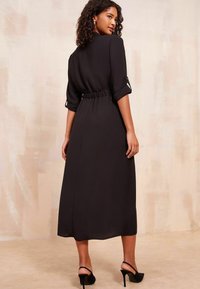 Friends Like These REGULAR FIT   - Abito a camicia - black