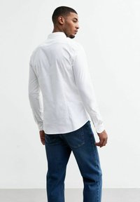 New Look LONG SLEEVE MUSCLE FIT OXFORD - Overhemd - white