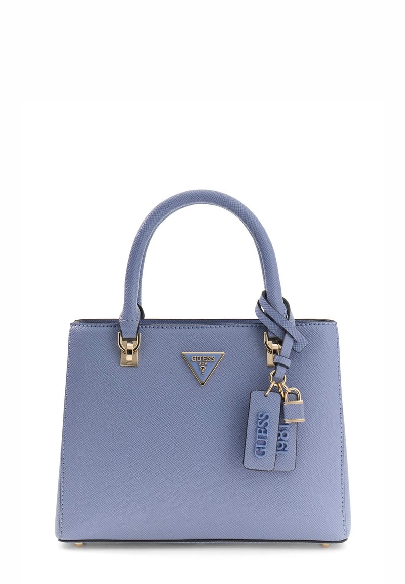 Lichtblauwe gestructureerde handtas met twee bovenhandvatten, gouden hardware, logodetail en een hangend label. Rechthoekige vorm met een gestructureerd ontwerp.