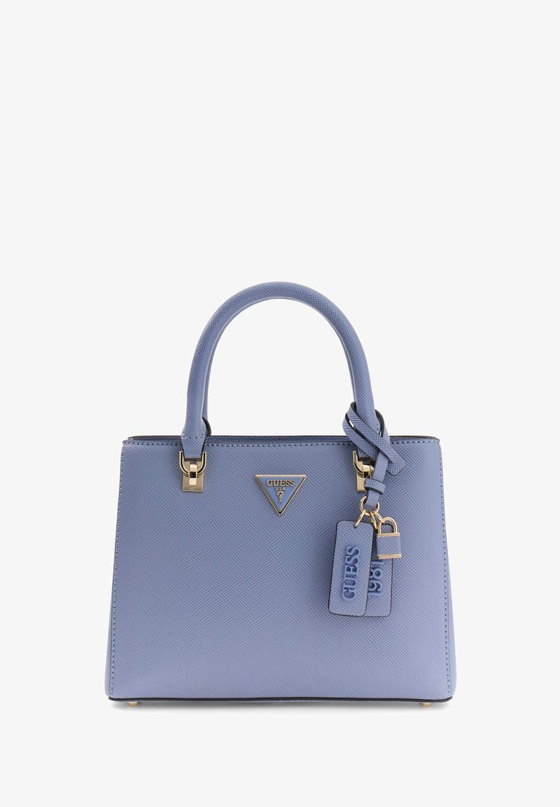 Lichtblauwe gestructureerde handtas met twee bovenhandvatten, gouden hardware, logodetail en een hangend label. Rechthoekige vorm met een gestructureerd ontwerp.