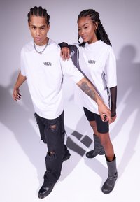 YOURTURN UNISEX - Triko s potiskem - light grey