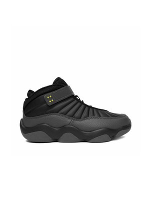 Sneaker alta di colore nero e grigio scuro con suola testurizzata, tomaia imbottita e cinturino in velcro con quattro punti gialli sul lato.