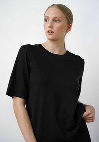RESIDUS BOTTAS  - T-shirts basic - black