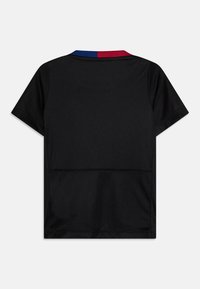 Black short-sleeve jersey featuring a mesh design, with a colored band in blue and red at the back collar and a smooth, soft texture.