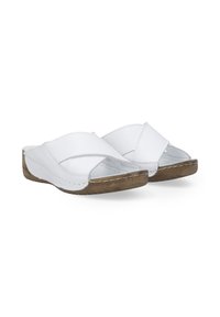 Hvide sandaler med krydsrem-design, glat læderoverdel, åben tå og brun tekstureret sål med syning.
