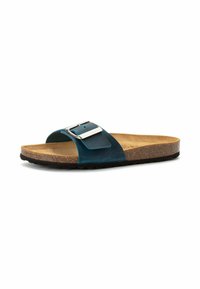 Teal lædersandal med metalisk sølv spænde, korkfodbed og tekstureret sort gummisål. Åbent design med to stropper.