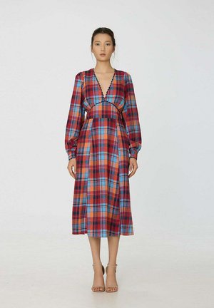 AJUSTÉE ET ÉVASÉE À IMPRIMÉ TARTAN - Robe de jour - rouge