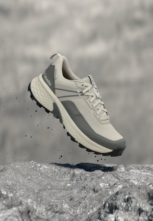 Columbia TELLURIX PEAK WP - Matkajalatsid - cloud grey/charcoal