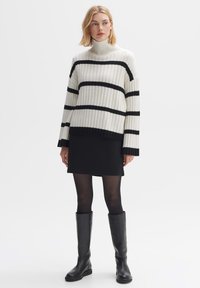 OPUS PORY STRIPE - Trui - milk