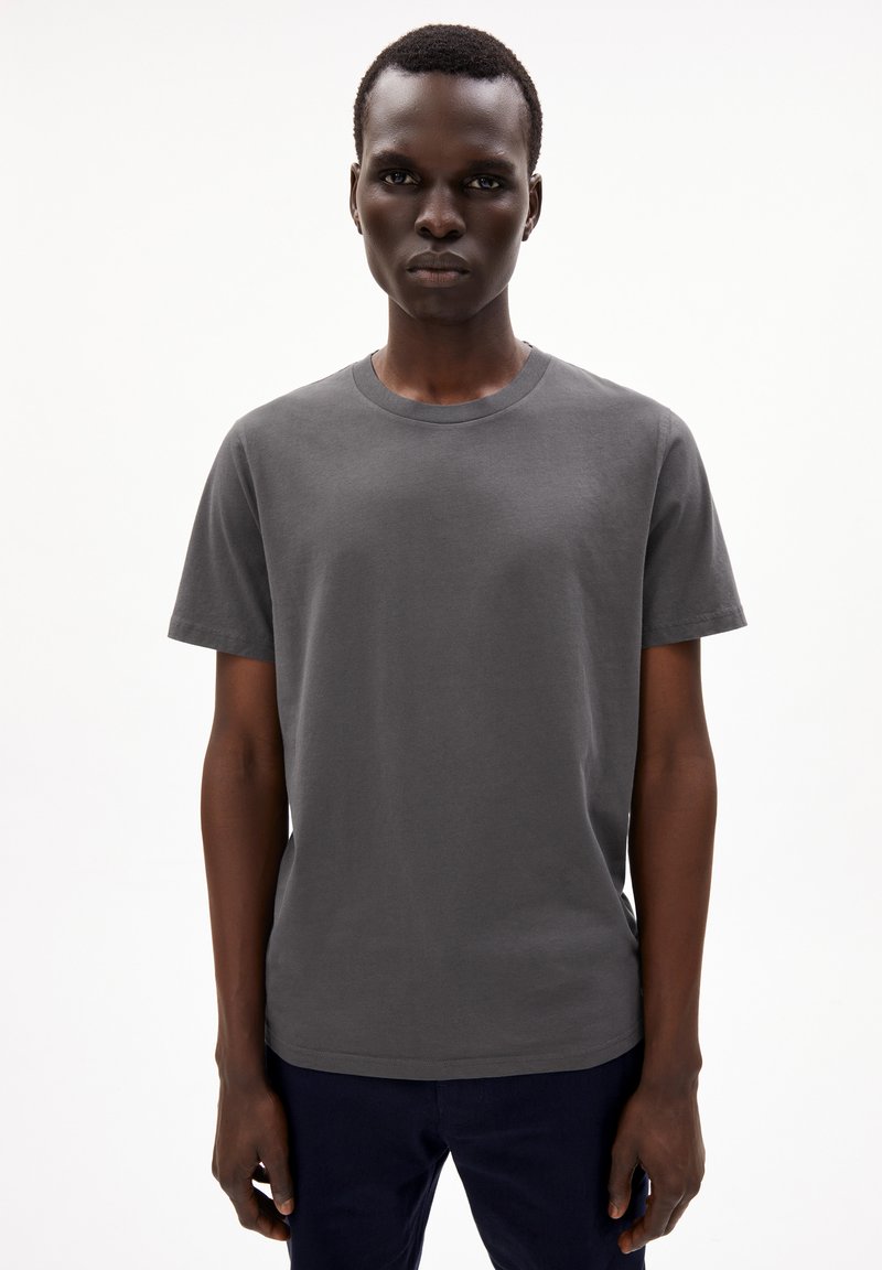 ARMEDANGELS JAAMES - Basic T-shirt - acid black