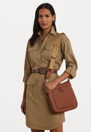Lauren Ralph Lauren PEBBLED LEATHER LARGE CAMERYN CROSSBODY - Torba čez telo - lauren tan