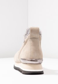 Gioseppo Tronchetti - beige