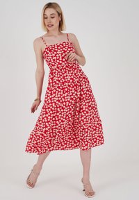 Herita FLORAL PATTERNED - Freizeitkleid - red