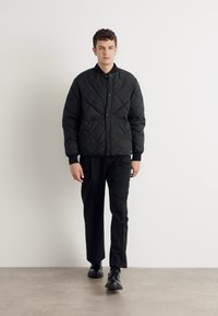 BOSS OSTRONG - Bomber stiliaus striukė - black