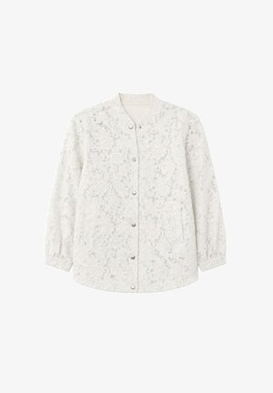 Giacca bianca a maniche lunghe con texture in pizzo floreale, bottoni a pressione sul davanti, polsini elasticizzati e due tasche laterali.