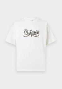 Λευκό κοντομάνικο T-shirt με μαύρο γοτθικό κείμενο "Carhartt work in progress" στο κέντρο του στήθους.