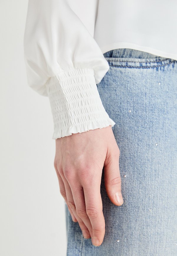 VIVINA  V NECK FRILL - Blouse - cloud dancer3