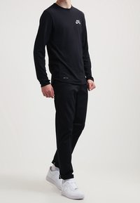Nike SB Tygbyxor - black