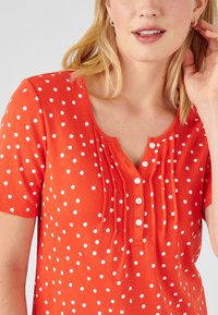 Damart COL TUNISIEN - Camiseta estampada - orange imp. pois