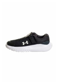 Scarpe sportive nere con tomaia in rete, cinturino in velcro e suola bianca. Presentano un tessuto testurizzato e un colletto imbottito per il comfort.