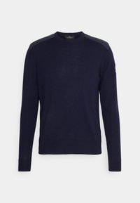 Tmavě modrý pletený svetr s dlouhými rukávy, kulatým výstřihem, texturovanými akcenty na ramenou a žebrovanými manžetami a lemem. Jednoduchý design, lehký materiál.