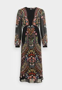 Langes schwarzes Kleid mit transparenten langen Ärmeln, das lebhafte Blumenstickerei in verschiedenen Farben und aufwendigen Mustern aufweist.