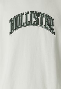 Hollister Co. BOXY ELEVATED TECH LOGO - T-shirt imprimé - vaporous grey