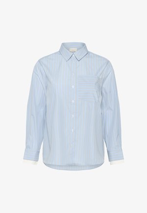 Chemise à rayures bleu clair à boutons, manches longues, une poche poitrine et des accents blancs sur les poignets. Fabriquée en tissu lisse.