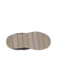 Parte superior texturizada en gris con suave forro de piel, con una suela exterior de goma beige flexible y con un dibujo de patrón. Los acentos incluyen sutiles diseños de hojas.