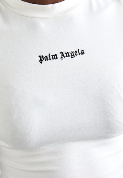 Biely priliehajúci tričko vyrobené z bavlny, s čierne výšivkou loga "Palm Angels" umiestneným na hrudi v gotickom písme.