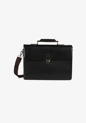 Mallette en cuir noir avec poignée supérieure, fermeture à loquet sur le devant et bandoulière amovible sur un fond blanc uni.