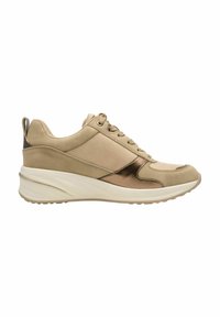 Sneaker beige con tomaia in pelle e tessuto, accenti metallici, punta rotonda, chiusura con lacci e una suola spessa bianca.