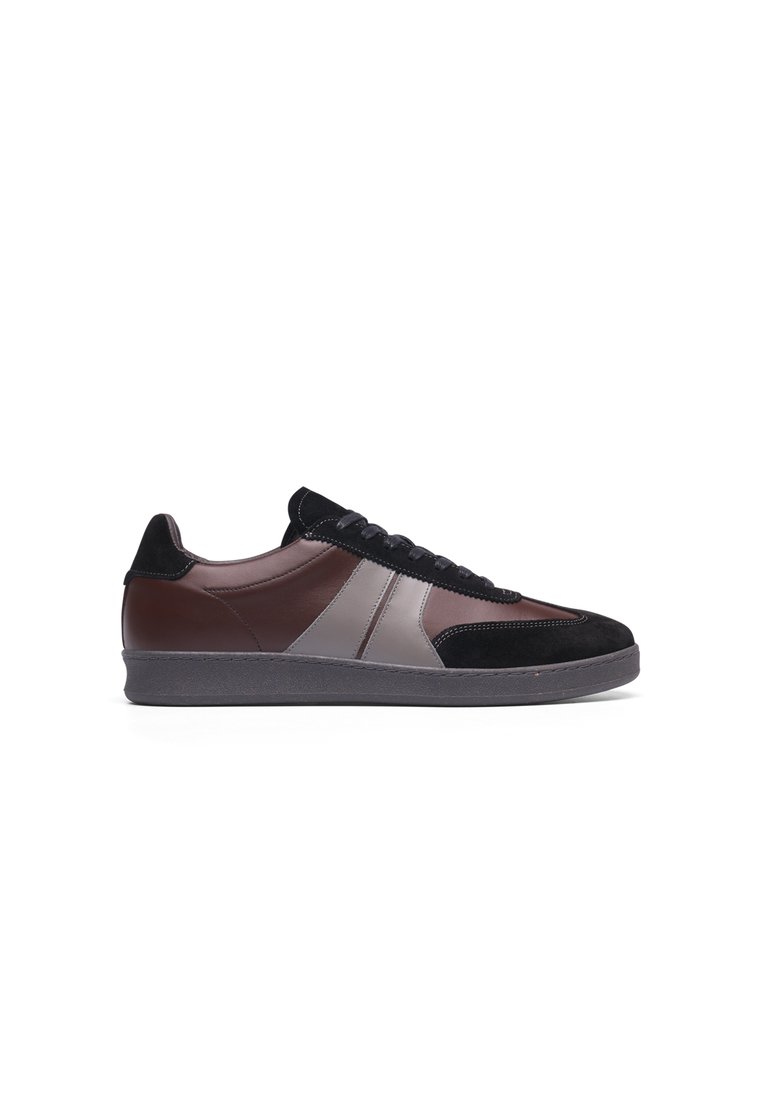 Lace-up sneakers featuring a combination of brown leather and gray suede, with black accents and a textured rubber sole. Classic design.