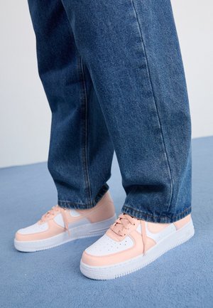 AIR FORCE 1 - Trainers - white/washed coral/white