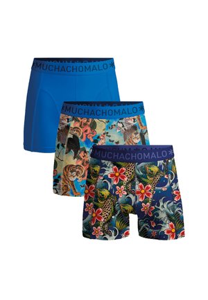 Tri pánske boxerky s pásikmi "MUCHACHOMALO"; jedna jednofarebná modrá, jedna s potlačou tigra a chobotnice a jedna s motívom rýb a ružových kvetov.
