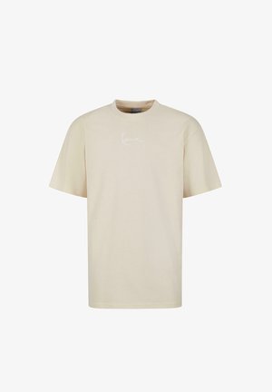 Béžové bavlnené tričko s krátkymi rukávmi, okrúhlym výstrihom a bielym písmom v kurzíve na prednej strane. Mäkka textura, voľný strih, minimalistický dizajn.