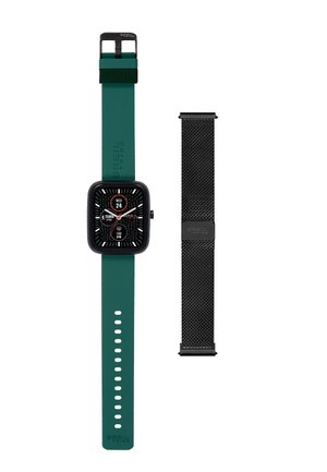 Smartwatch med en sort firkantet urskive, grøn silikonestribe og en stainless steel mesh rem. Har digital skærm med forskellige målinger.