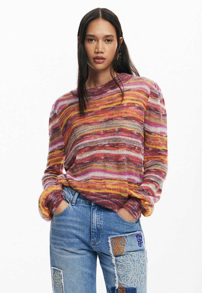 Maglione lavorato a maglia multicolore con audaci righe orizzontali in rosa, arancio e marrone. Leggero, con una vestibilità comoda e maniche lunghe.