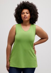 Ulla Popken ÄRMELLOS - Top - green