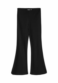 Pantalons noirs évasés en tissu texturé, dotés d'une taille haute et d'une finition lisse, se rétrécissant vers un ourlet évasé en bas.