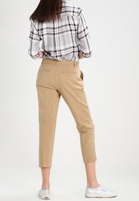 GAP Tygbyxor - beige