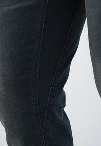 Thumbnail Image 7