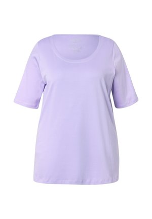 Lilla T-shirt med korte ærmer, rund halsudskæring, blødt stof, afslappet pasform, glat tekstur, ingen mønstre eller synligt hardware.