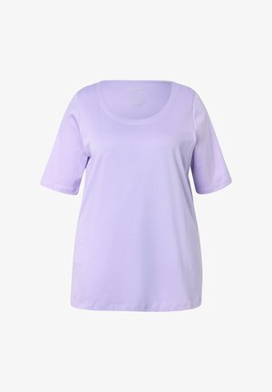 Lilla T-shirt med korte ærmer, rund halsudskæring, blødt stof, afslappet pasform, glat tekstur, ingen mønstre eller synligt hardware.