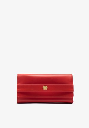 Portafoglio in pelle rossa con una texture liscia, caratterizzato da una fascia orizzontale e un emblema esagonale dorato al centro. Forma rettangolare compatta.
