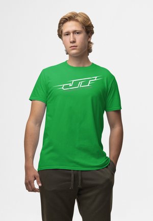 Grøn bomulds T-shirt med et hvidt grafisk logo på brystet. Korte ærmer og rund halsudskæring. Blød tekstur.