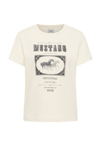 Biała bawełniana koszulka z grafiką w stylu vintage, przedstawiająca konie oraz tekst. Krótkie rękawy i luźny fason.