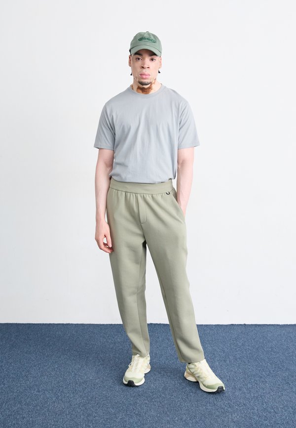 24.7 PANT - Tracksuit bottoms - light army3