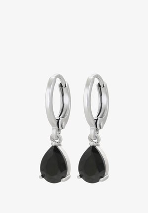 Orecchini a cerchio d'argento con pietre preziose nere a forma di goccia che pendono da ogni cerchio, esposti su uno sfondo bianco.