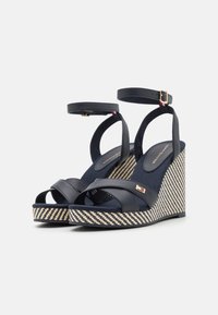 Tommy Hilfiger Kõrge kontsaga sandaalid - space blue
